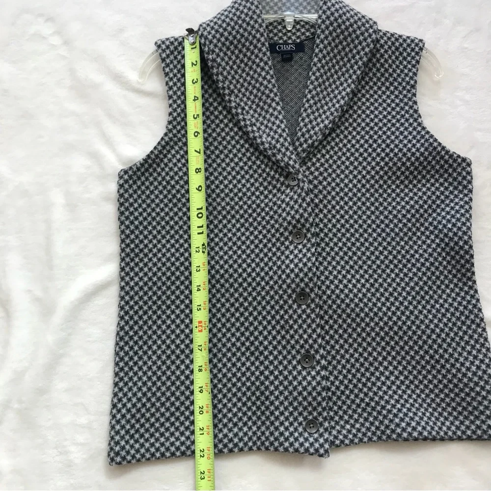 ~ CHAPS SLEEVELESS VEST~ - Picture 4 of 11